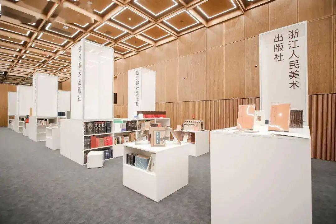 图书馆举办“典籍里的中国年”文化展